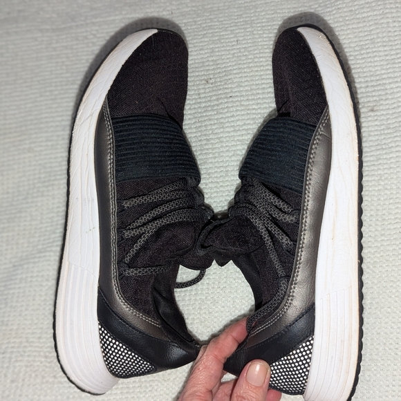 Under Armour Black Athletic Shoes with Midfoot Strap - Picture 6 of 11